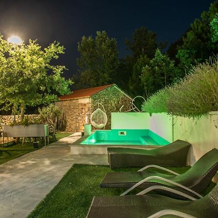 Village Property Trusa Tugare Exterior foto