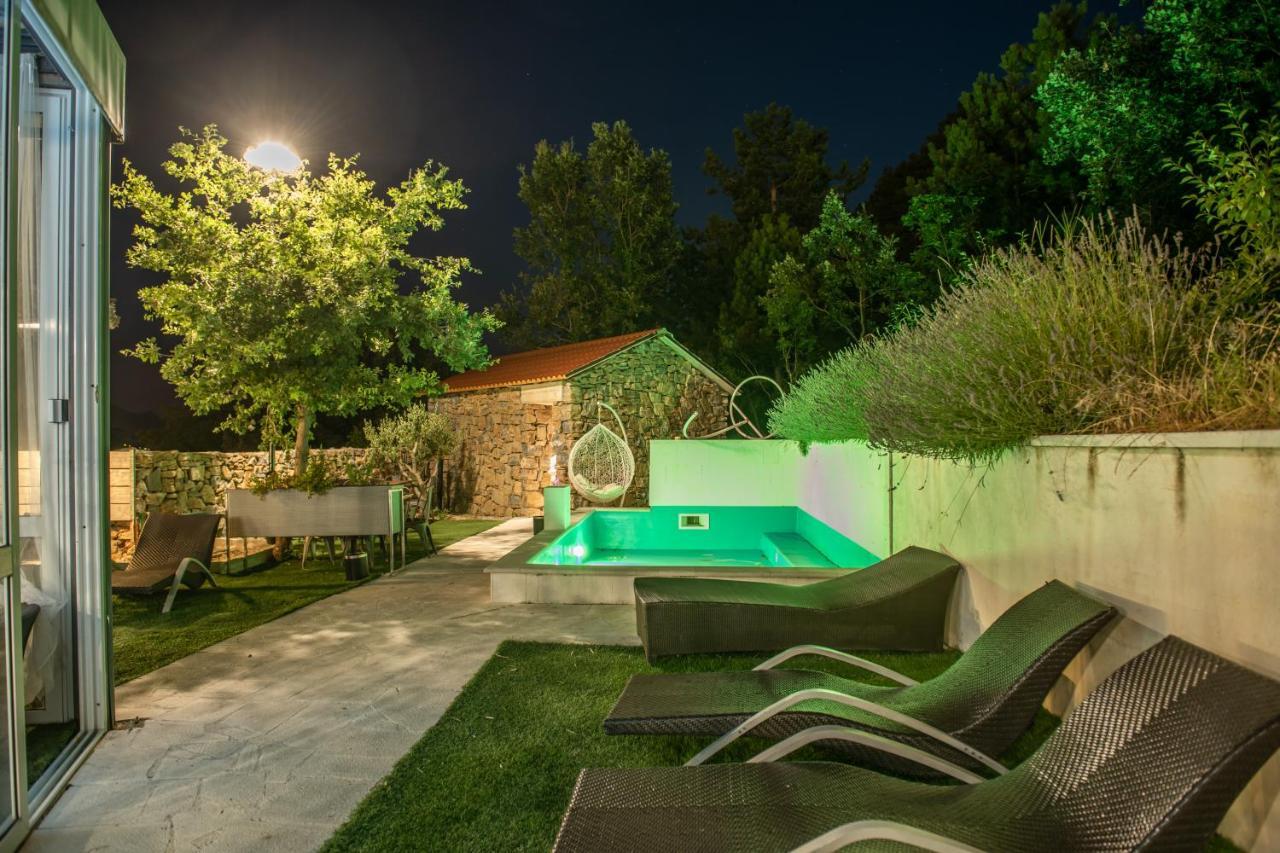Village Property Trusa Tugare Exterior foto